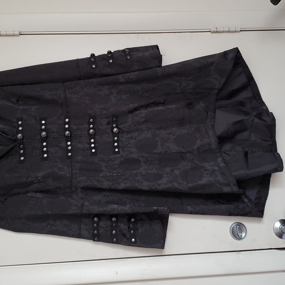 Like New Heart & Rose Brocade Coat - Picture 3 of 16
